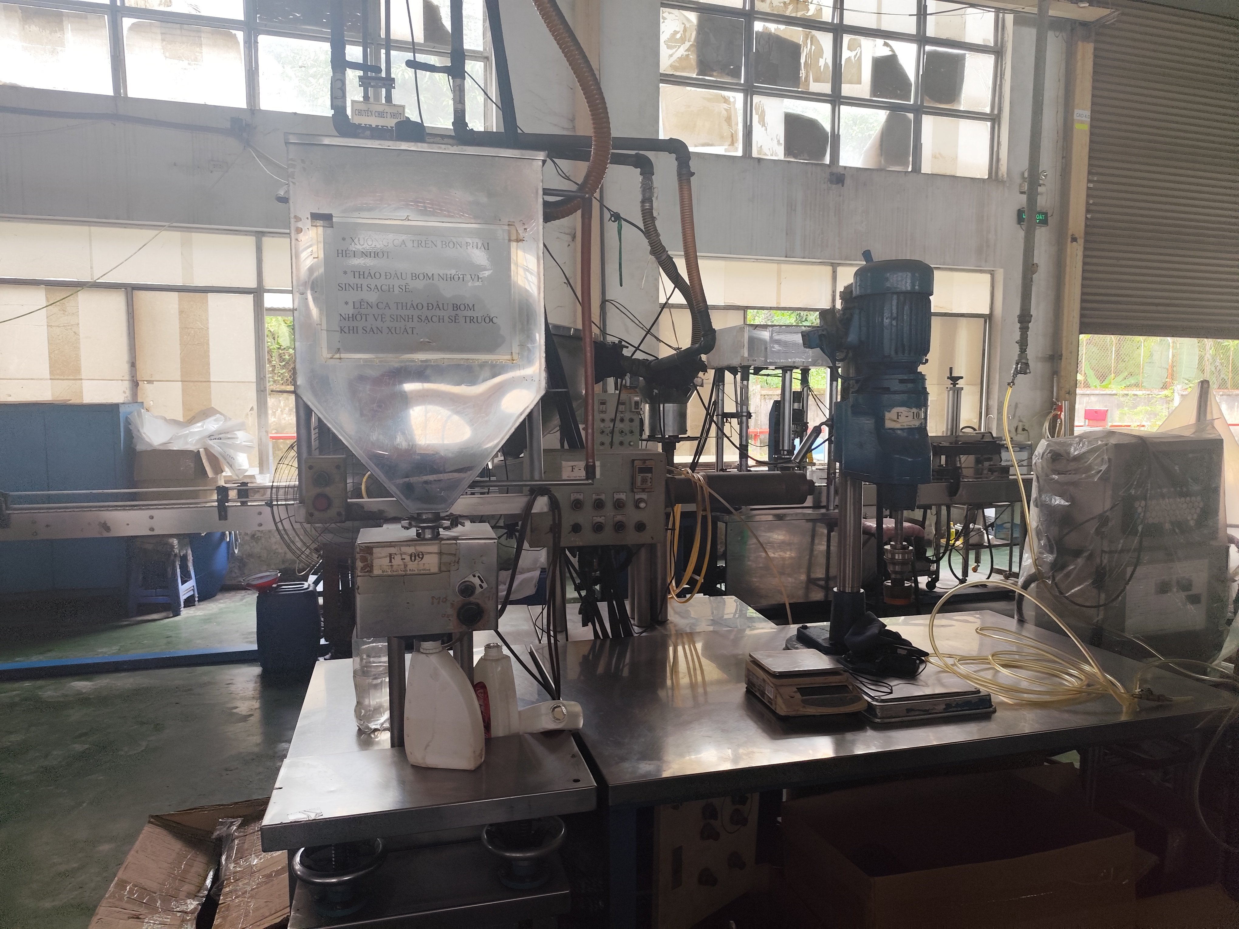 Oil filling machine 1.jpg